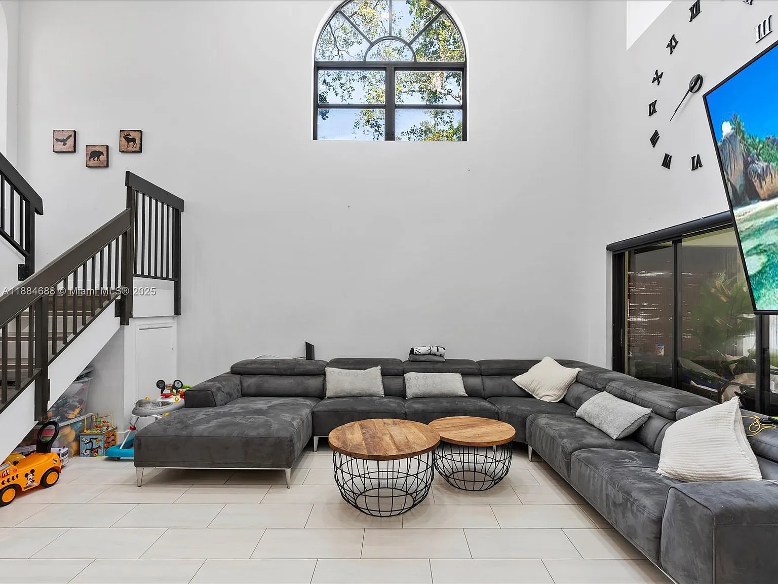 3 bed, 2.5 bath, 1576 sqft, $3,999 — Photo 4