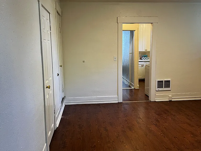 618 E 23rd Ave #E — Photo 6
