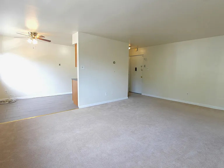 West Walnut Lane Apartments — Photo 23