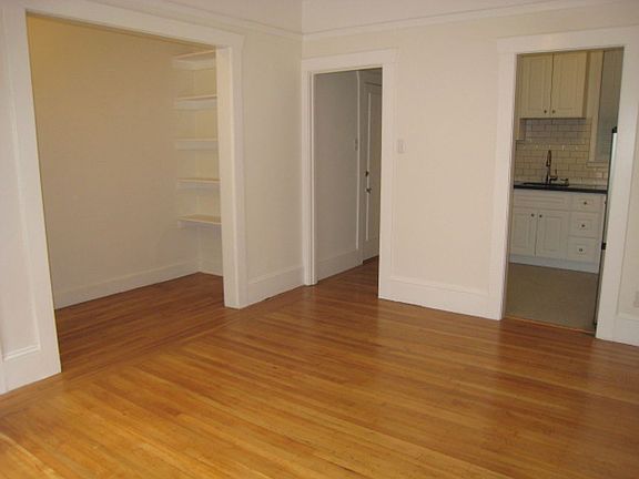 4th image of 440 Hyde St APT 1