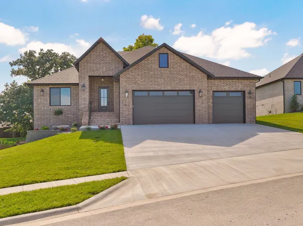2011 N Silver Charm Avenue, Springfield, MO 65802