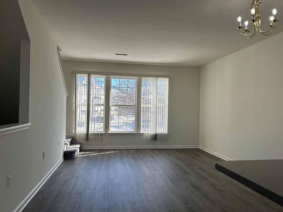 Living room (first level)