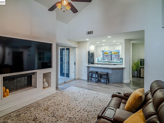 2nd image of 230 Laurelwood Cir