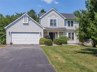 8 Timber Ridge Dr, Spencerport, NY 14559