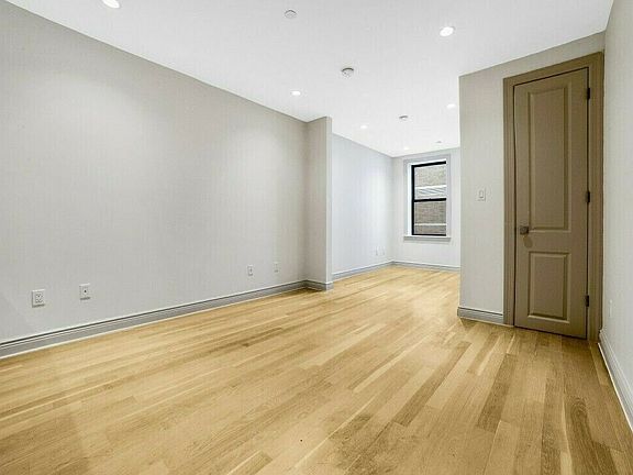 3rd image of 405 E 78th St APT 3D