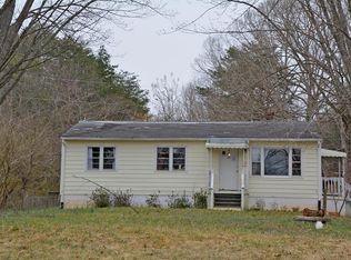 107 Dry Bridge Rd, Farmville, VA 23901