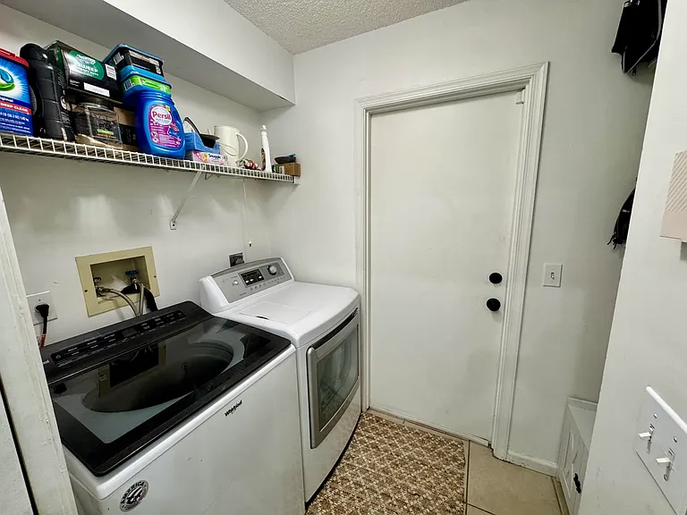 6135 Drake St — Photo 14