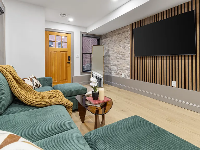 190 Salem St #4 — Photo 2