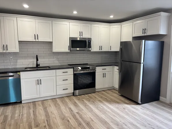 5 Annie St #1, Pawtucket, RI 02861
