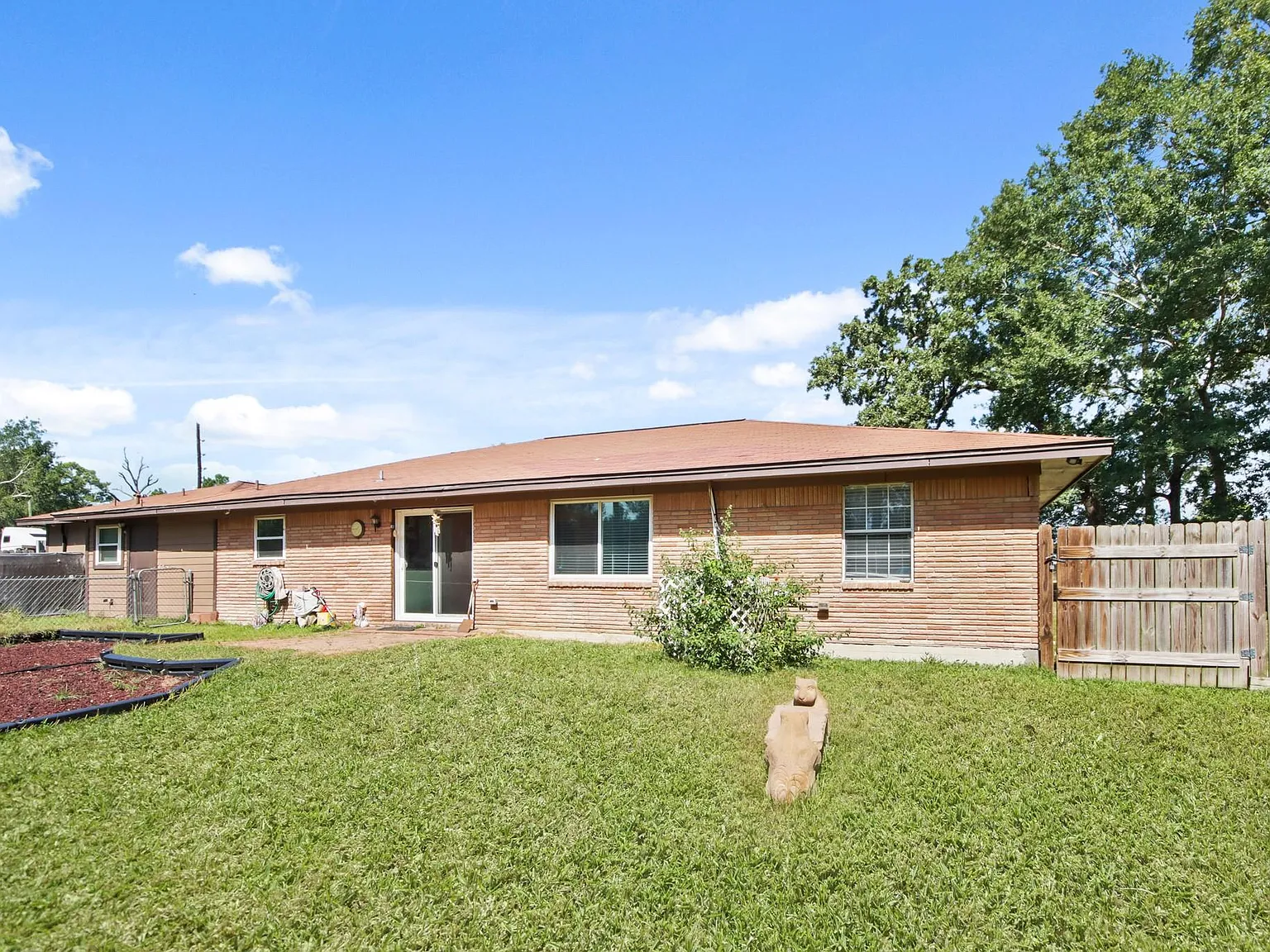4 bed, 3.0 bath, 2605 sqft, $2,500 — Photo 4