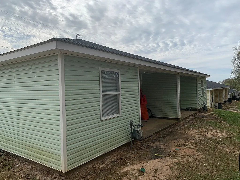 3 bed, 3.0 bath, 1190 sqft, $1,050 — Photo 3