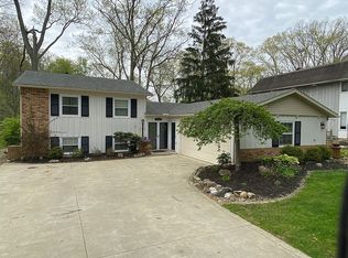 818 Valley Dr, Amherst, OH
