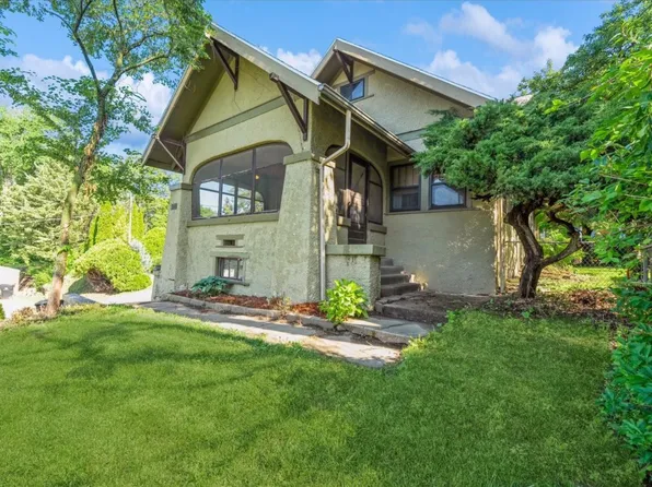 102 E Broadway St, Colfax, IA 50054