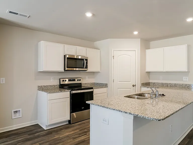 200 Kyles Dr — Photo 5