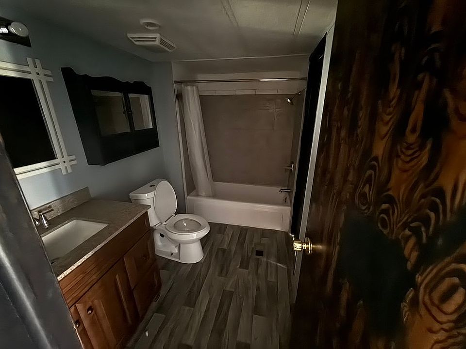 2nd image of 115 Cottonwood Dr