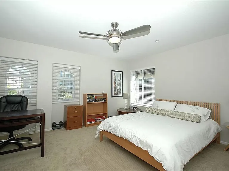 1146 Goddard St — Photo 21