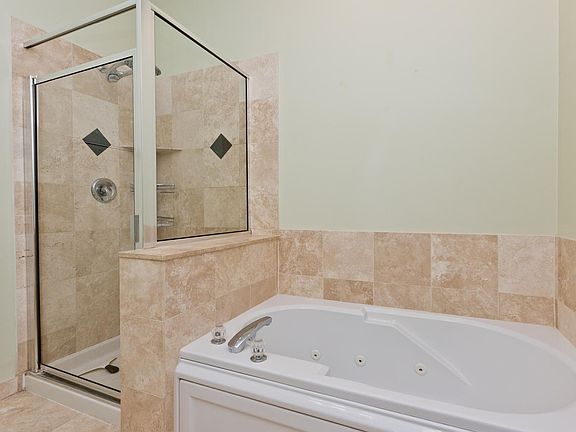 4th image of 928 W Cuyler Ave #2