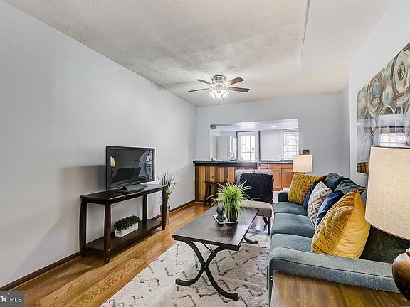 4th image of 232 E Barney St