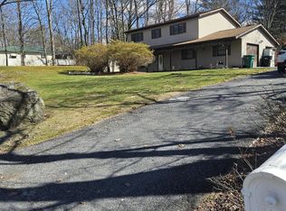 166 Tanbark Ln, Tannersville, PA 18372