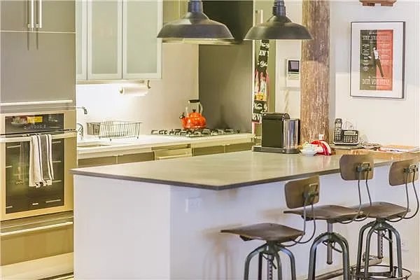 Sold by R New York | media 16