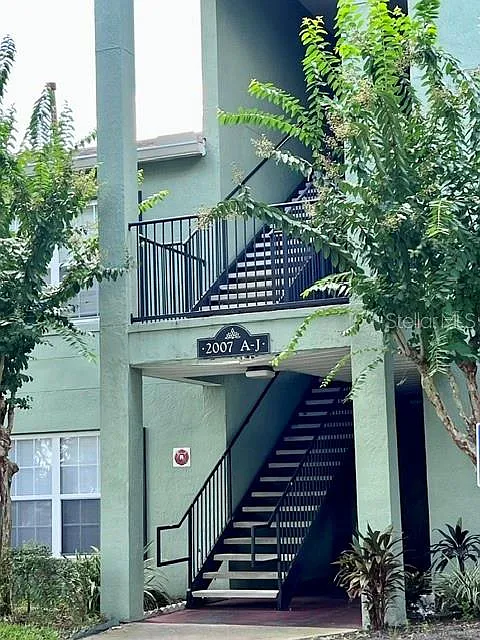 1 bed, 1.5 bath, 830 sqft, $1,750 — Photo 1