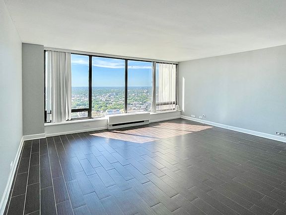 3rd image of 5445 N Sheridan Rd APT 3703