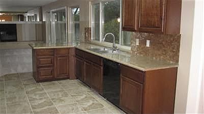 2nd image of 906 Cottonwood Dr