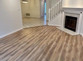 4 Topaz Dr, Franklin Park, NJ 08823