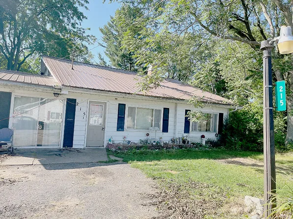 215 & 209 W Forest St, Edmore, MI 48829