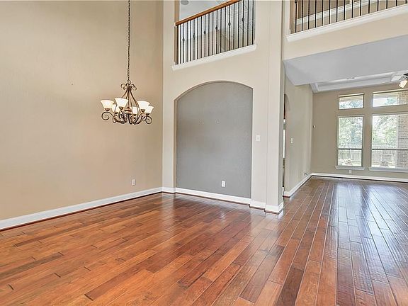 Your guests will certainly dine in style in this formal dining room! Featuring high ceilings, hardwood floors and a charming chandelier while conveniently located close to the kitchen. Perfect for entertaining family and friends!