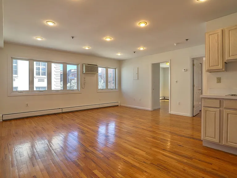 632 Adams St #3 — Photo 8