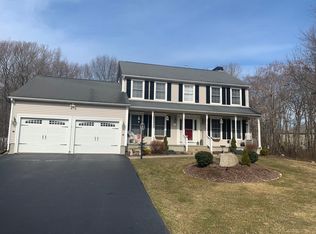 7 Finch Ct, Cranston, RI 02921