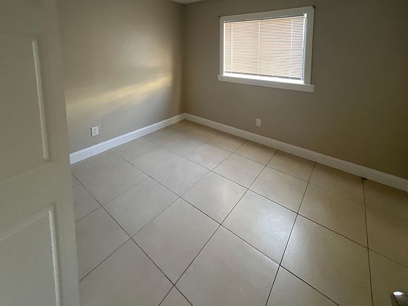 5th image of 1927 Hill Ave APT 4