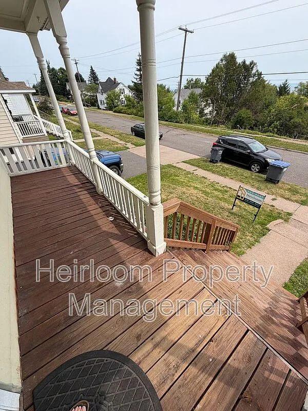 2 bed, 1.0 bath, 732 sqft, $1,175 — Photo 2