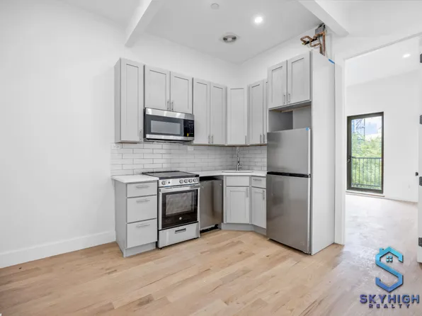 56-34 Myrtle Avenue image 2 of 11