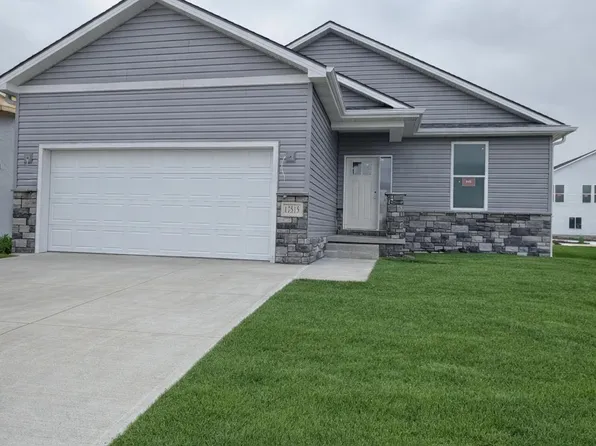 17515 Greenleaf Dr, Omaha, NE 68136