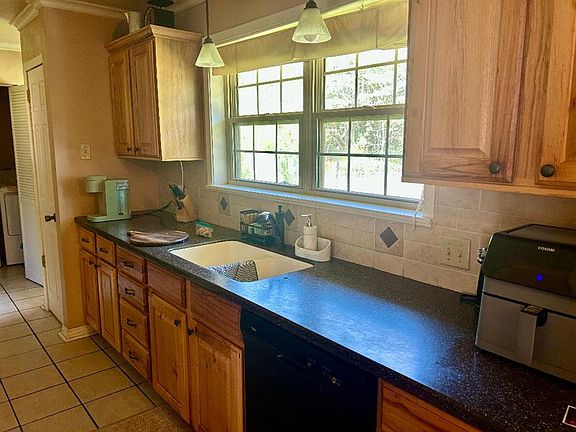 3rd image of 316 Hilltop Dr