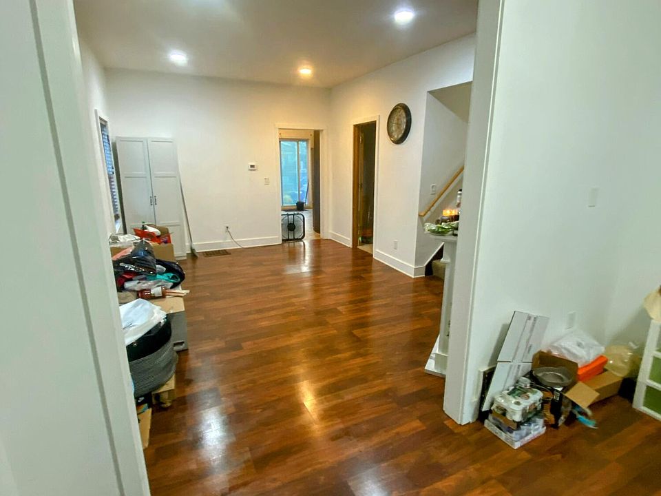 2nd image of 140 Walnut St