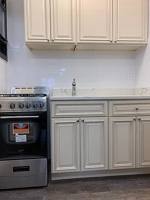 Rented by Manhattan Flats | media 9