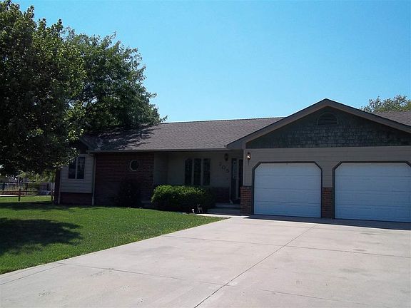3rd image of 205 Parkview Dr