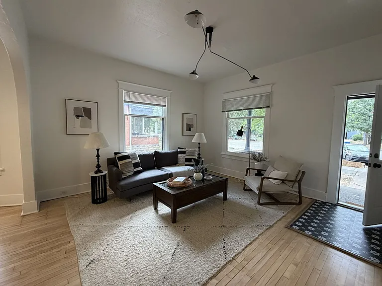 604 S Meldrum St — Photo 2