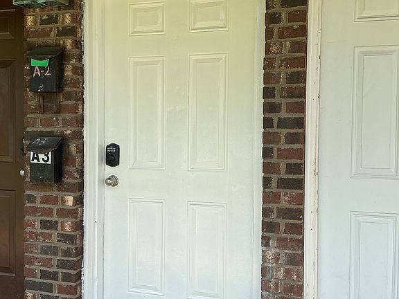 4th image of 330 E 12th St #A2