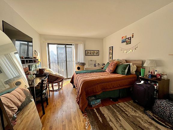 2nd image of 325 E 64th St APT 505