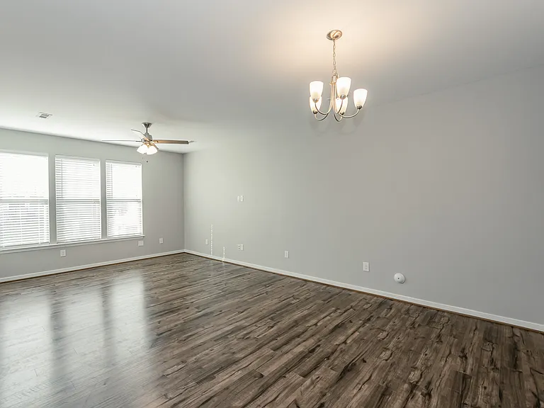 8023 Ellendale Dr — Photo 9