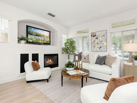3rd image of 201 Cherrybrook Ln