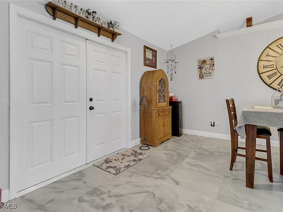 2nd image of 1009 SE 5th Ave
