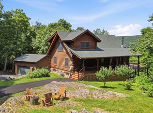 8 McKinley Ave, Greenwood Lake, NY 10925
