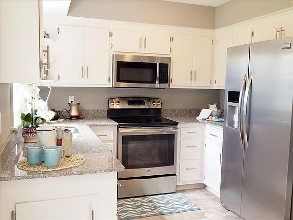 New granite counters and stainless appliances
