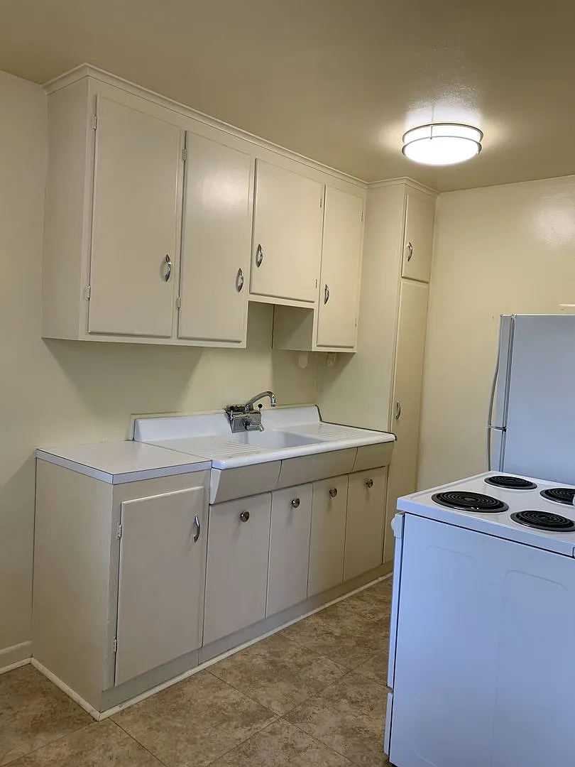 Green Lake Manor — Photo 3