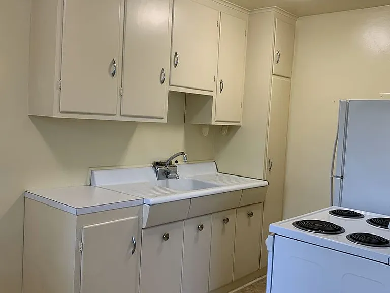 Green Lake Manor — Photo 3